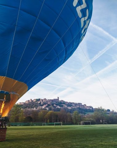360° flight: in a hot air balloon, Cordes sur Ciel in the Aveyron gorges