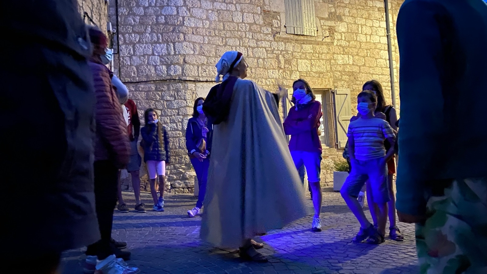 visite nocturne costumée à Castelnau de Montmiral