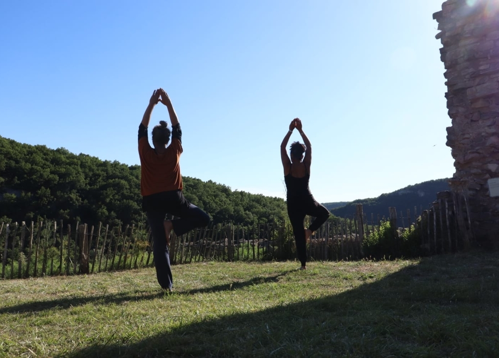 Visite et yoga à la forteresse de Penne